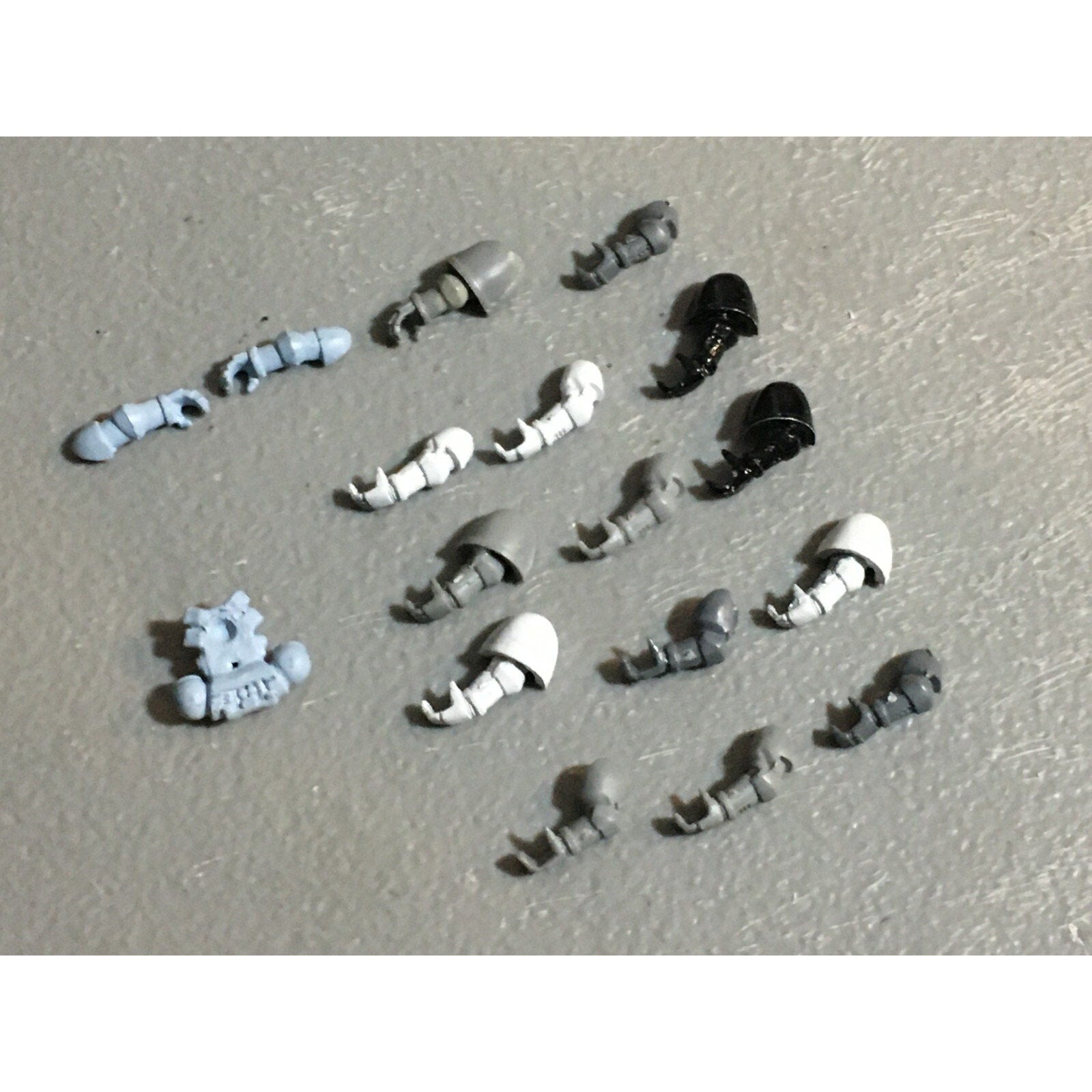 A22963 WARHAMMER 40K SPACE MARINES BITS LOT ARMS GAMES WORKSHOP GW