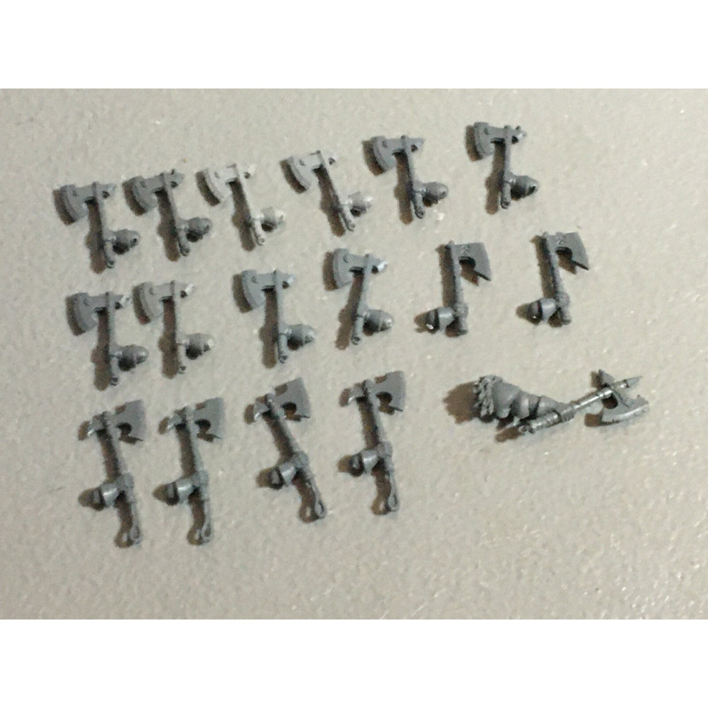 A22213 WARHAMMER FANTASY CHAOS MORTALS BITS LOT AXE HANDS GAMES WORKSHOP
