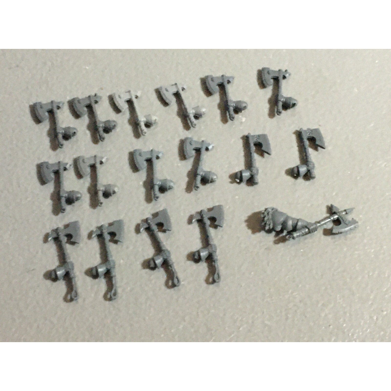 A22213 WARHAMMER FANTASY CHAOS MORTALS BITS LOT AXE HANDS GAMES WORKSHOP
