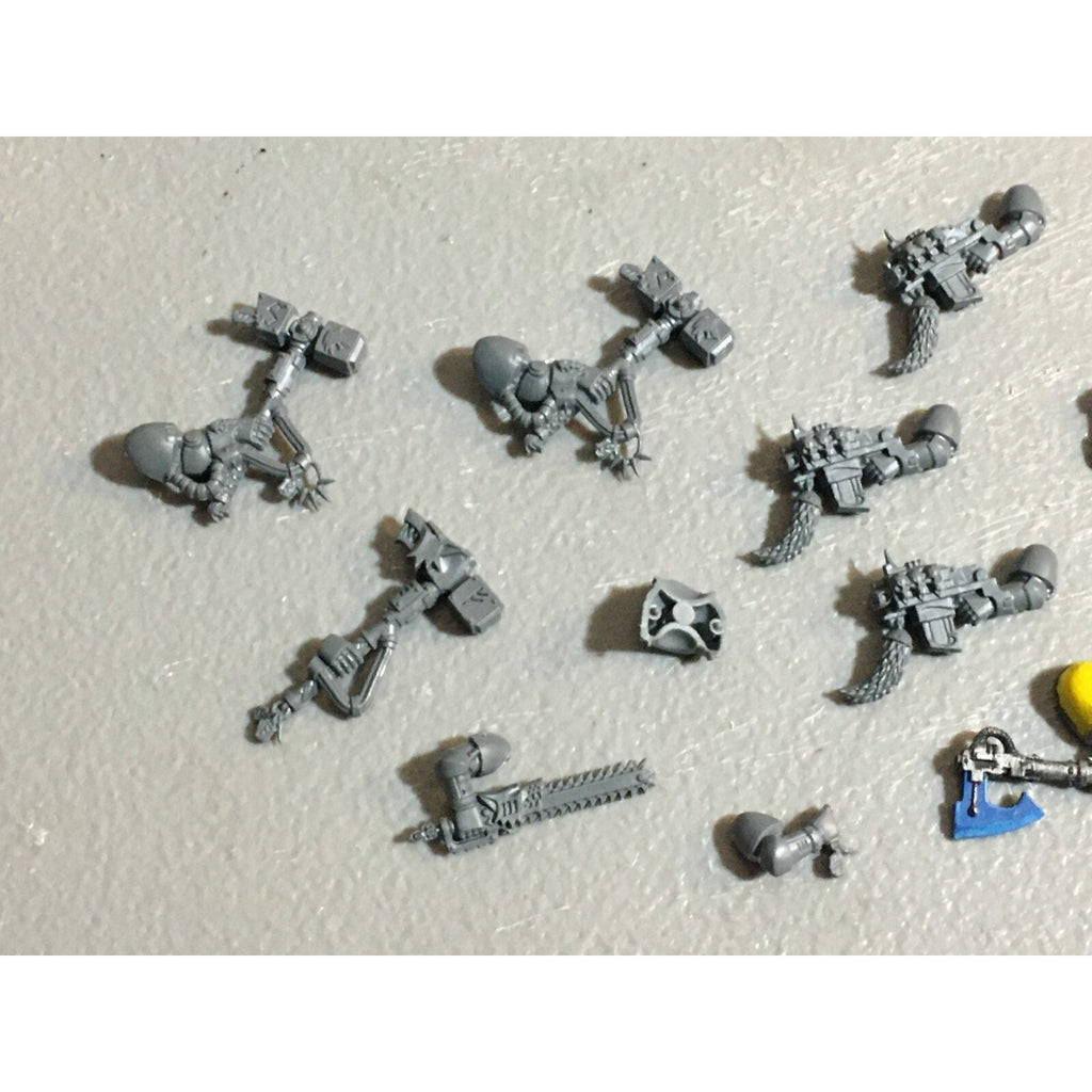 A22994 WARHAMMER 40K SPACE MARINES WOLVES BITS LOT MIXED STORM THUNDER GW