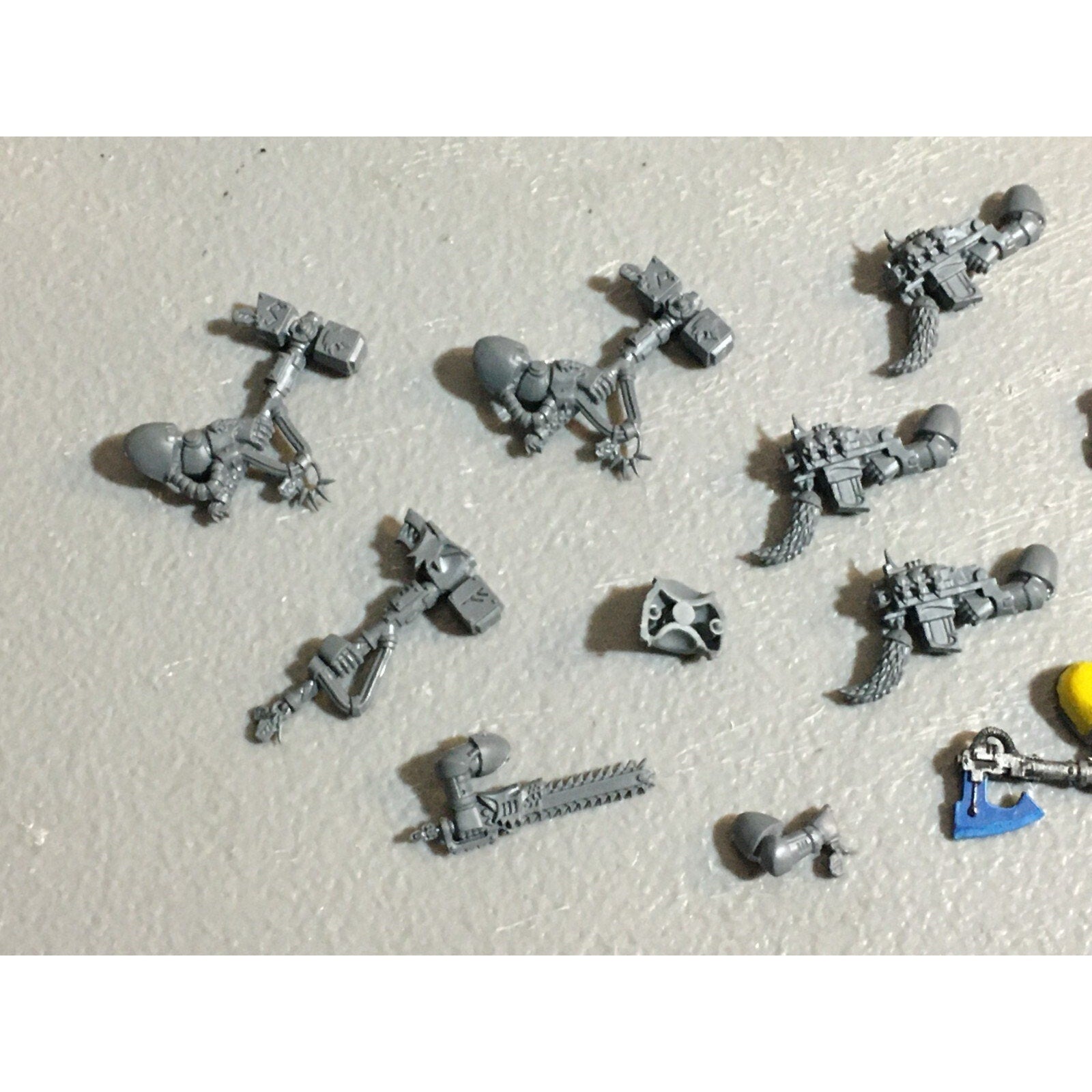 A22994 WARHAMMER 40K SPACE MARINES WOLVES BITS LOT MIXED STORM THUNDER GW