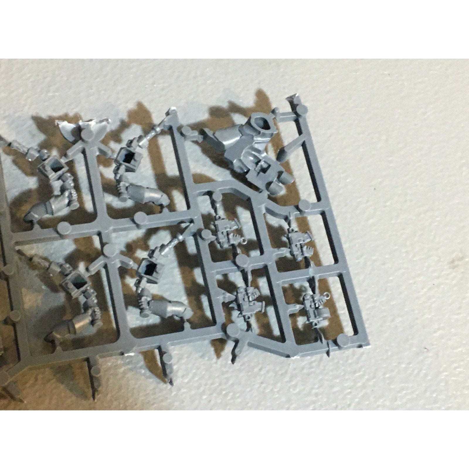 A29498 WARHAMMER 40K SPACE MARINES DARK ANGELS BITS ON SPRUE LOT RAVENWING GW
