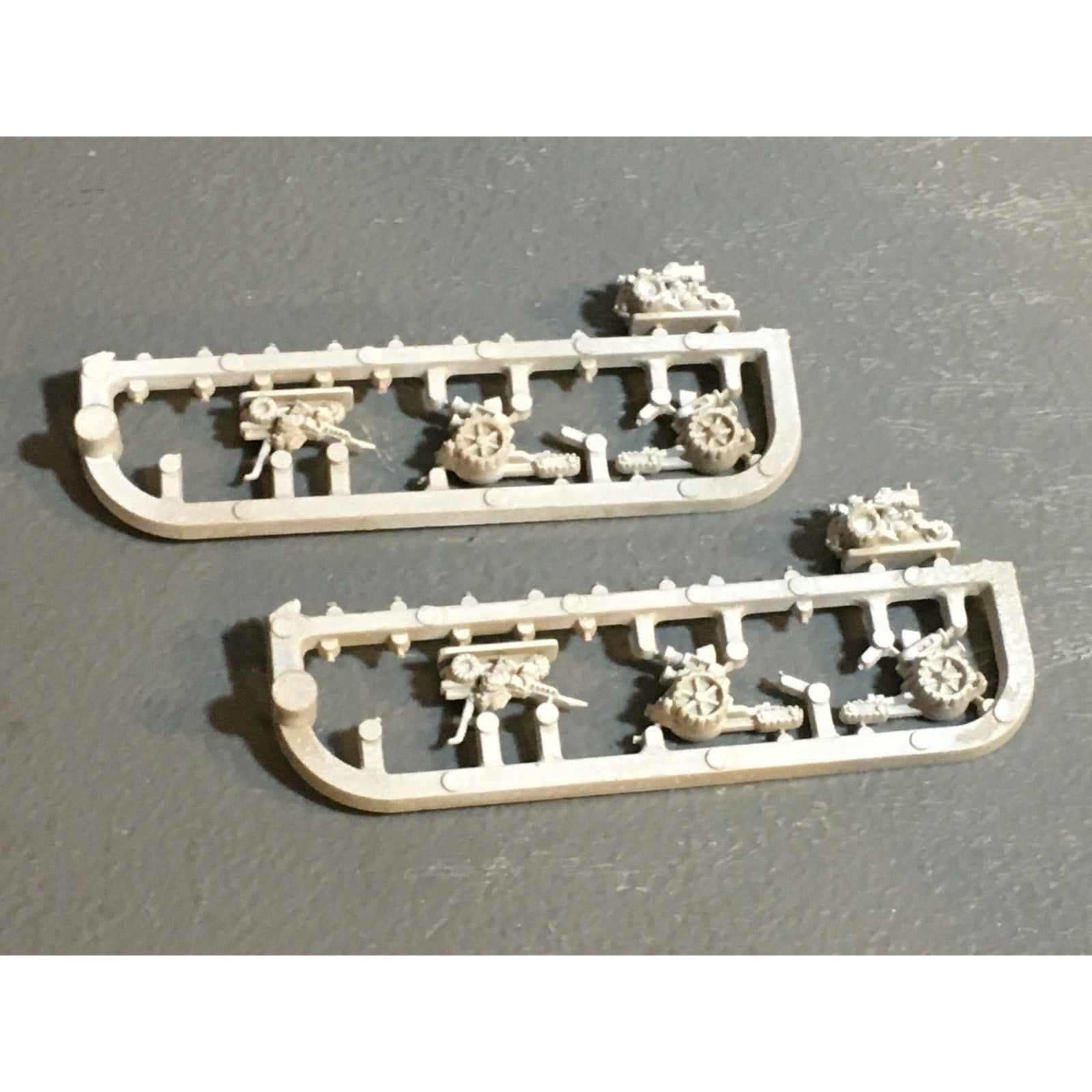A24558 EPIC 40K SPACE MARINES SQUATS TRIKES THUDD GUNS ON SPRUE GW