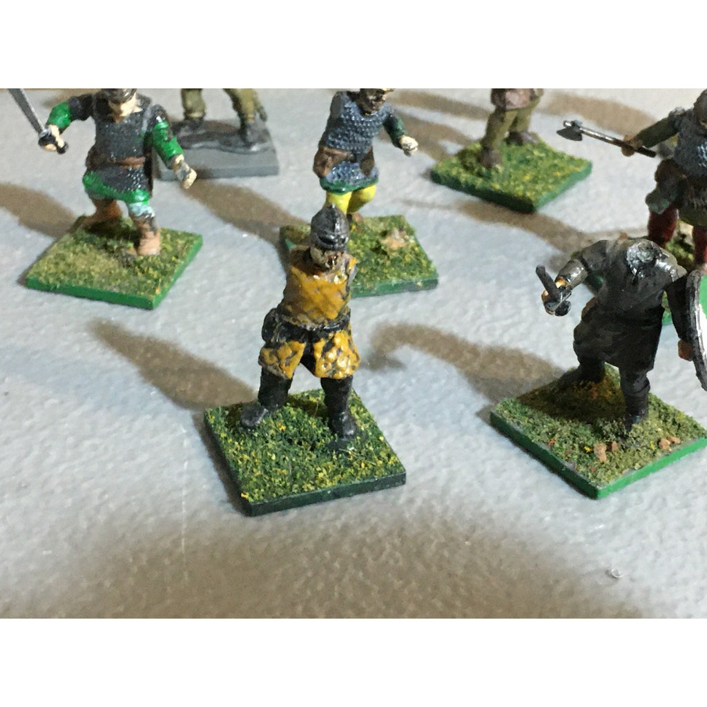 A32498 UNKNOWN PLASTIC MINIATURES INCOMPLETE LOT FANTASY HUMAN WARRIOR SOLDIER