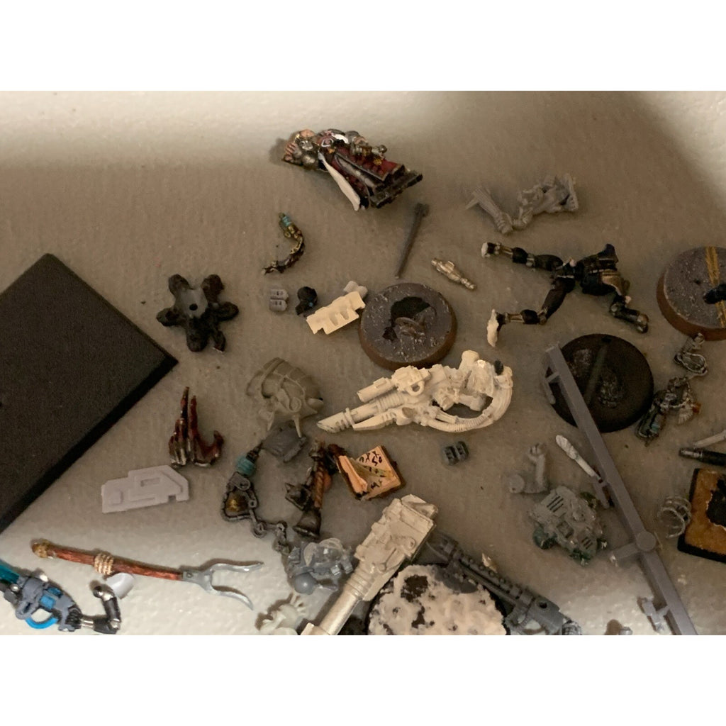 A17864 WARHAMMER FANTASY 40K MIXED RANDOM BITS LOT