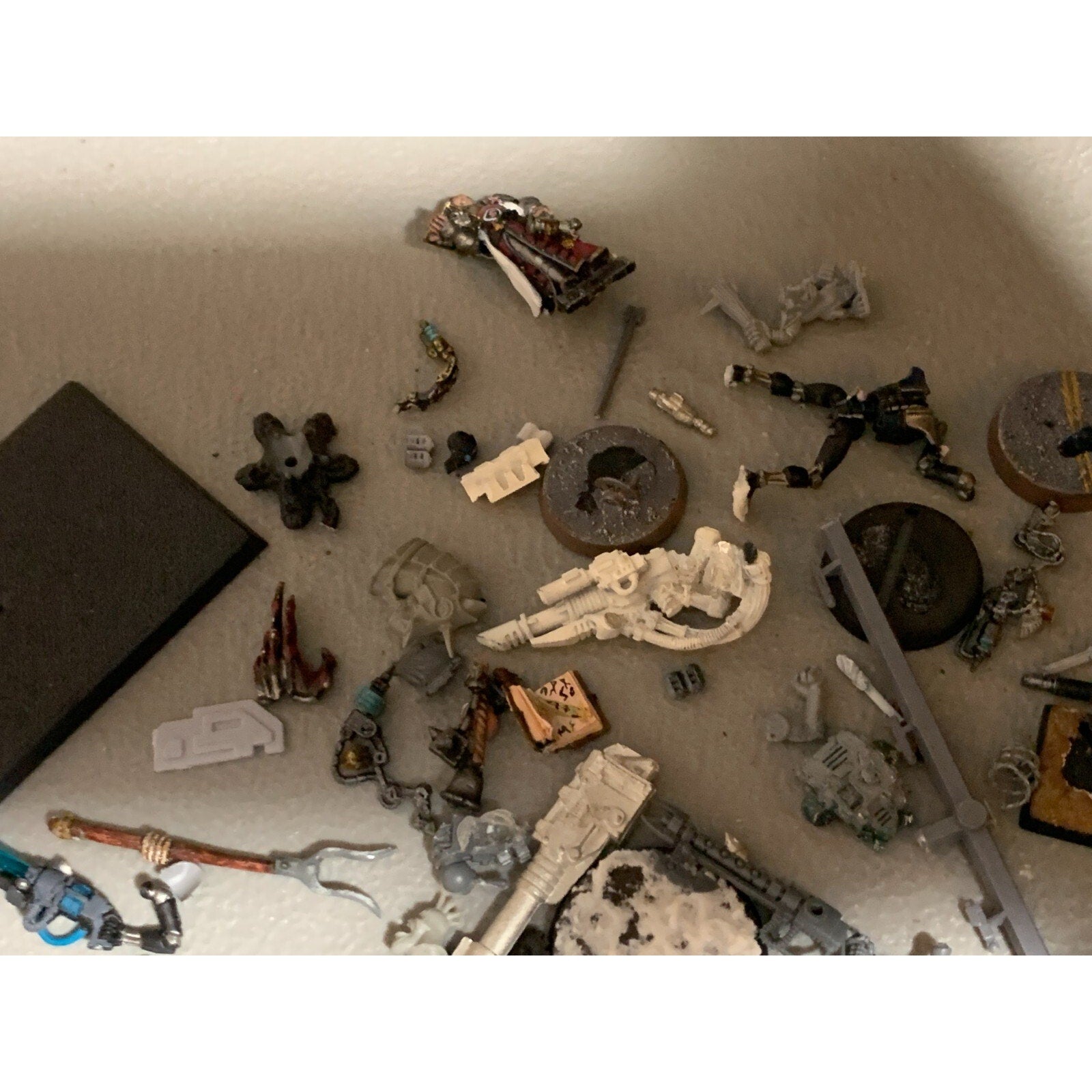 A17864 WARHAMMER FANTASY 40K MIXED RANDOM BITS LOT