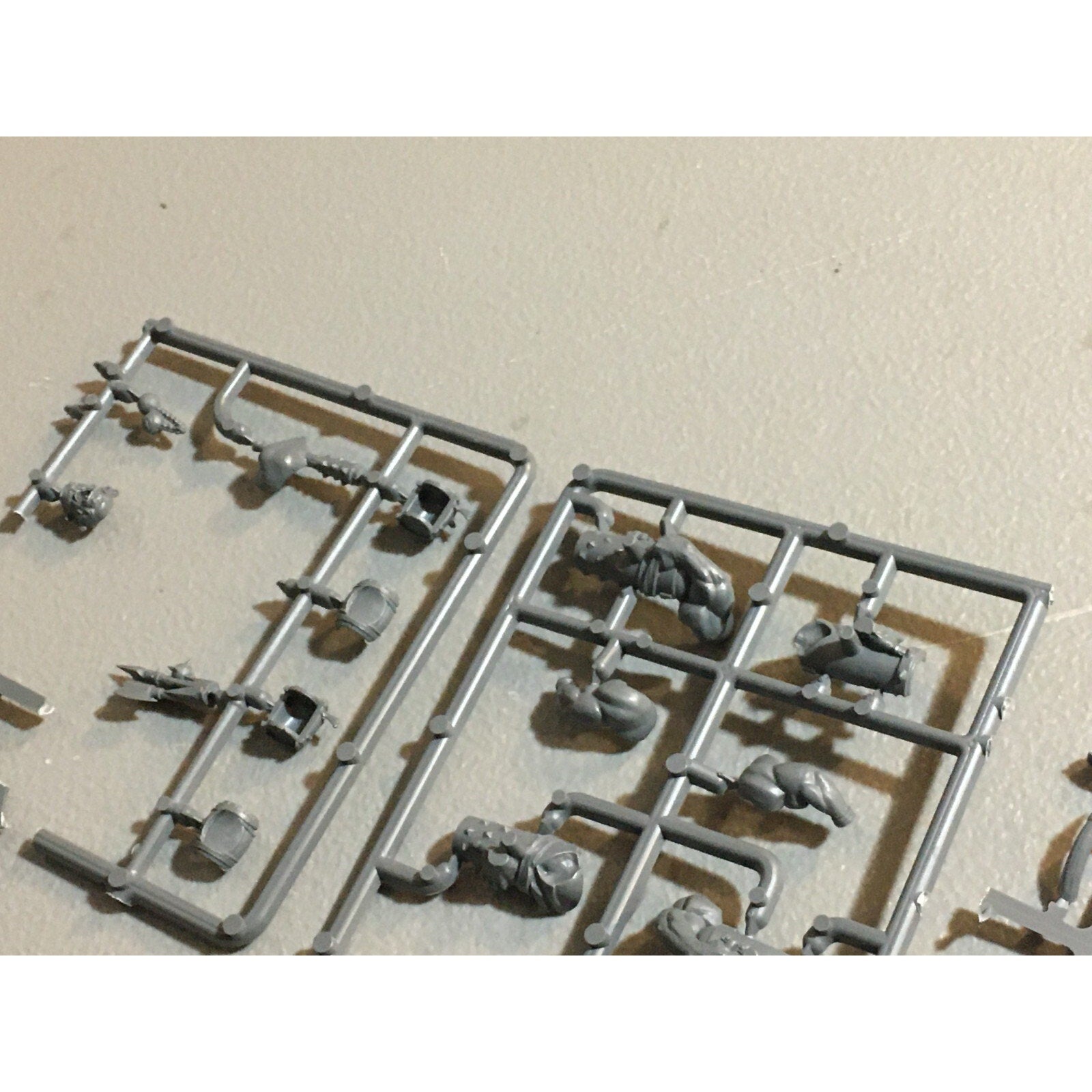 A23590 WARHAMMER AOS FANTASY OGRE KINGDOMS MAWTRIBES BITS ON SPRUE LOT MIXED GW