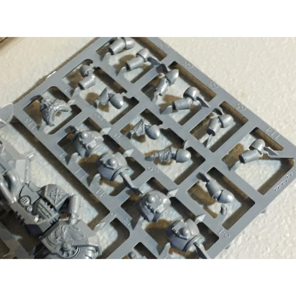 A29497 WARHAMMER 40K SPACE MARINES DARK ANGELS BITS ON SPRUE LOT RAVENWING GW
