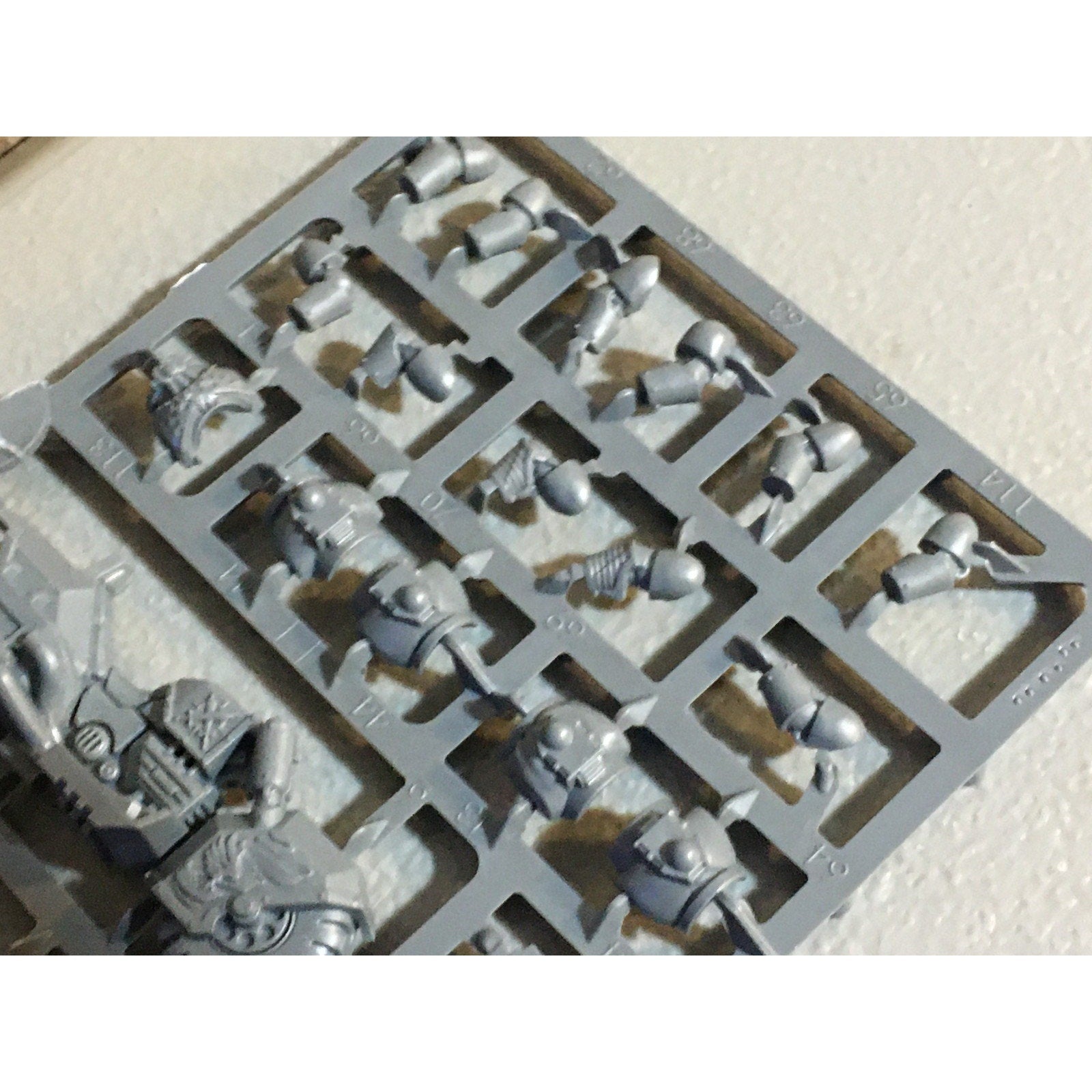 A29497 WARHAMMER 40K SPACE MARINES DARK ANGELS BITS ON SPRUE LOT RAVENWING GW