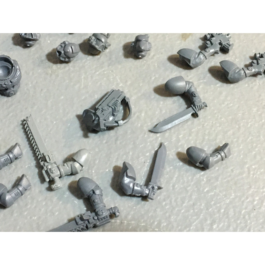 A27488 WARHAMMER 40K SPACE MARINES BITS LOT ARMS HEADS SCOUT GW