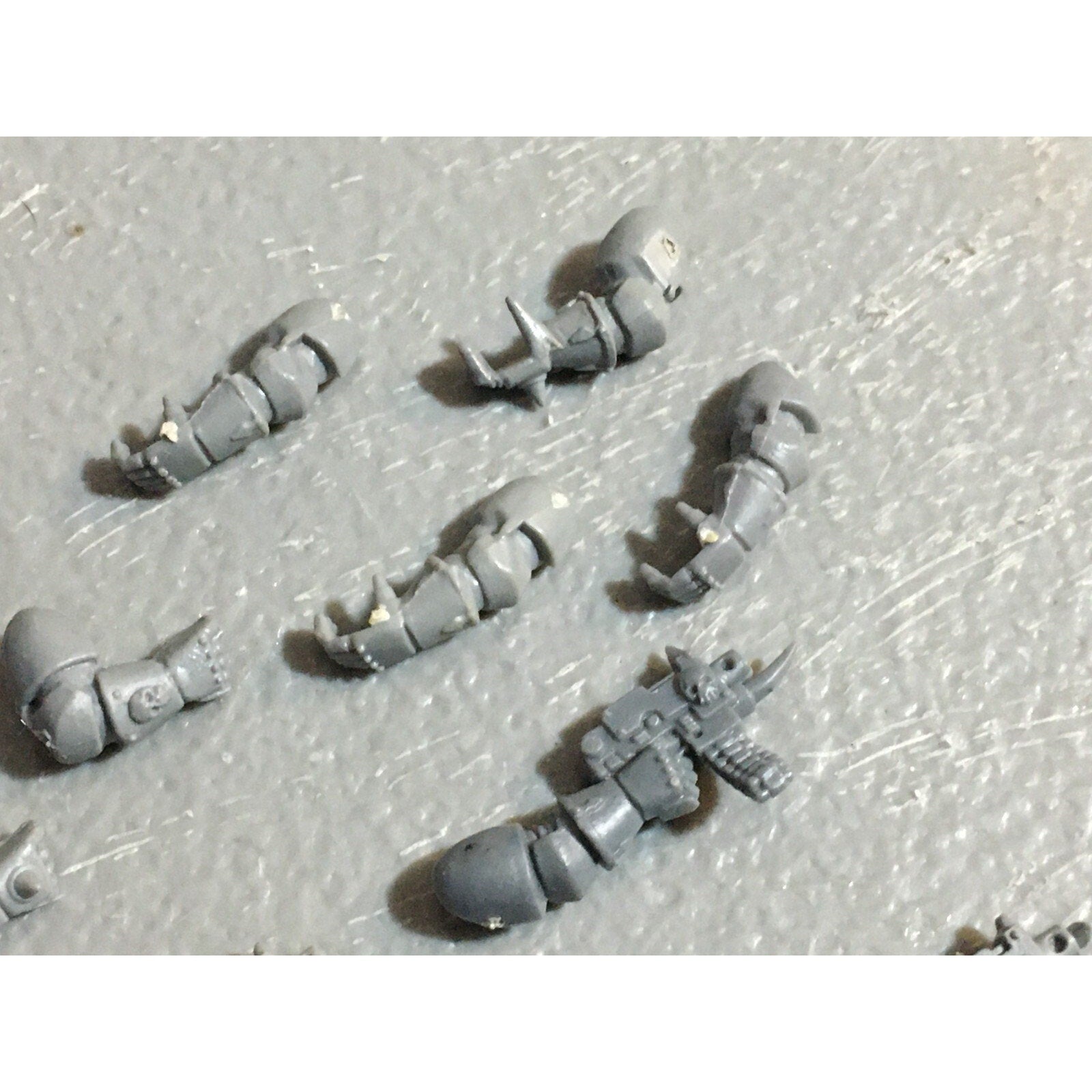 A22976 WARHAMMER 40K CHAOS SPACE MARINES BITS LOT ARMS BOLTERS GAMES WORKSHOP GW