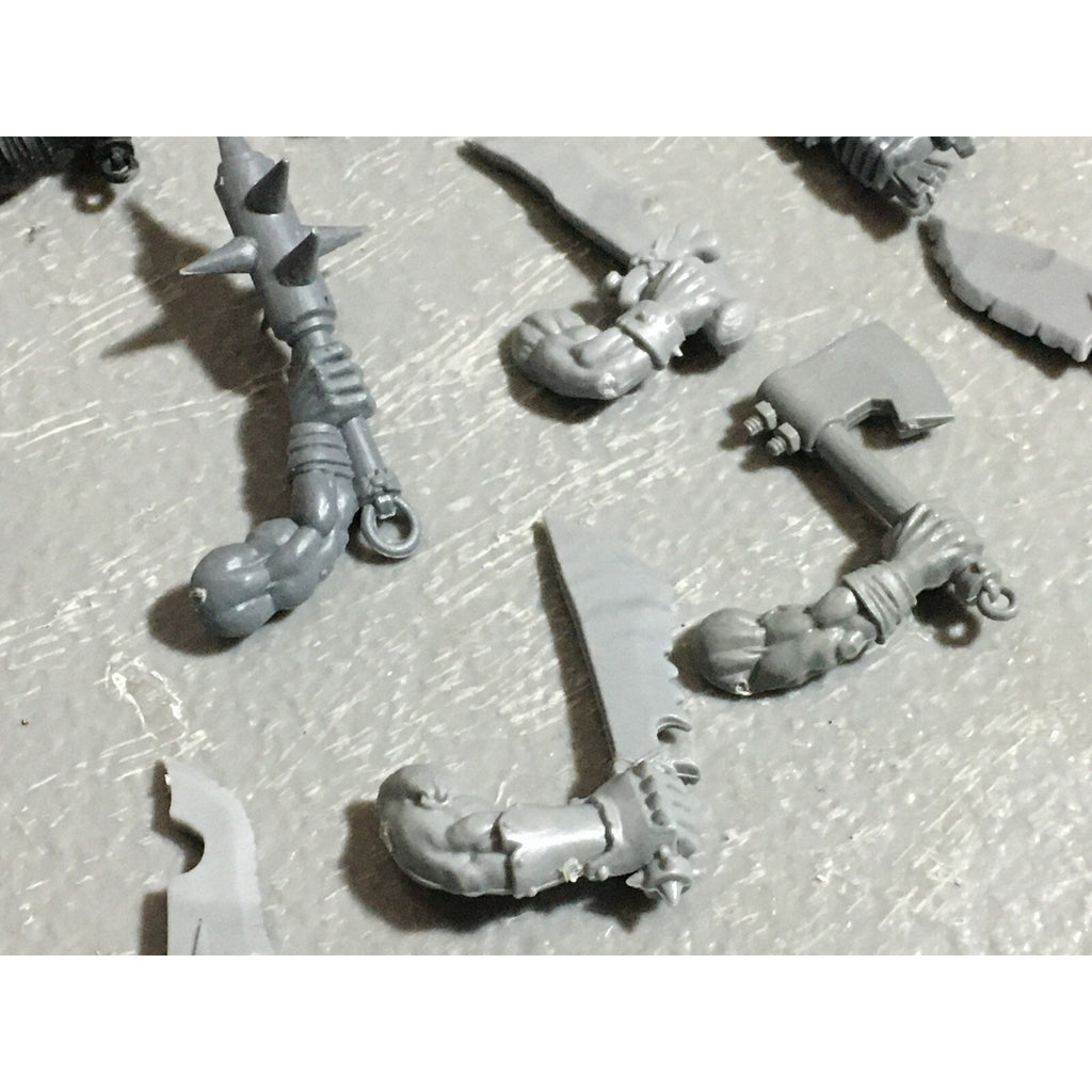 A22610 WARHAMMER FANTASY ORCS & GOBLINS BITS LOT ORC BOYZ HAND WEAPONS GW