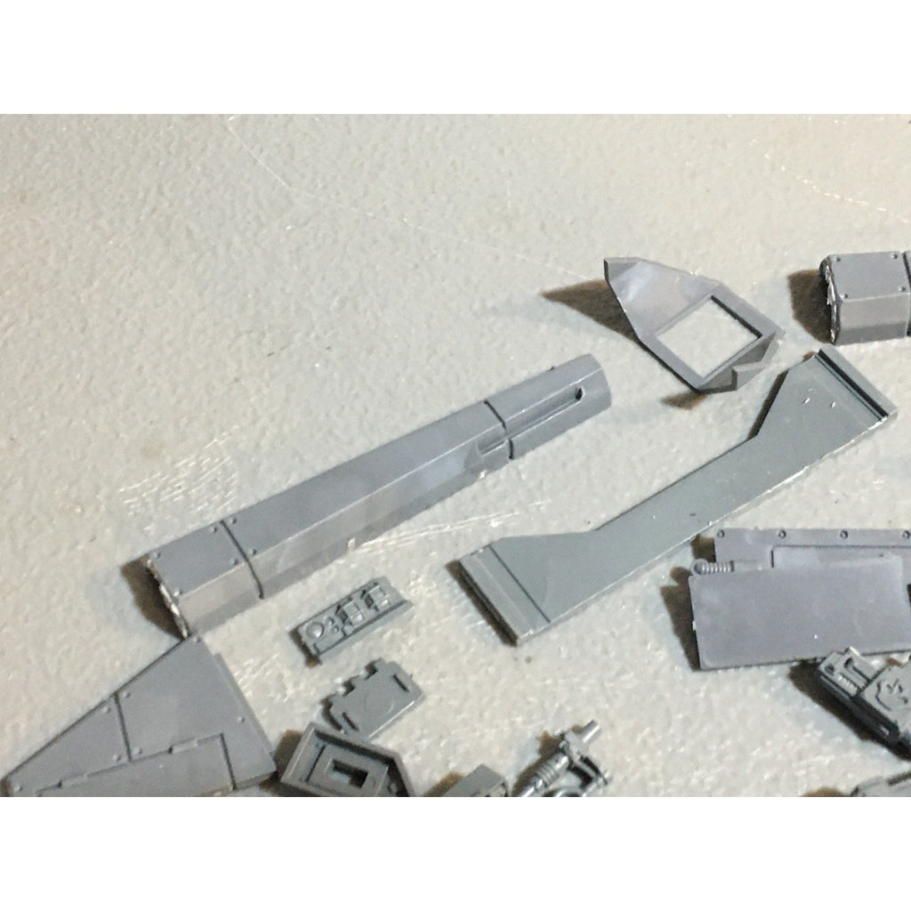 A24530 WARHAMMER 40K SPACE MARINES BITS LOT TANK ARMS OATHS GW