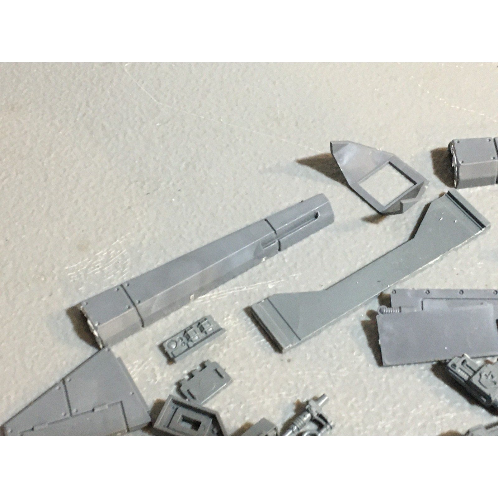 A24530 WARHAMMER 40K SPACE MARINES BITS LOT TANK ARMS OATHS GW