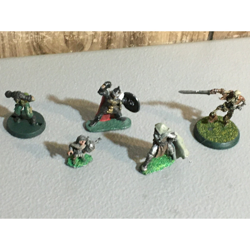 A32505 UNKNOWN METAL MINIATURES LOT HALFLING HUMAN SKELETON INCOMPLETE