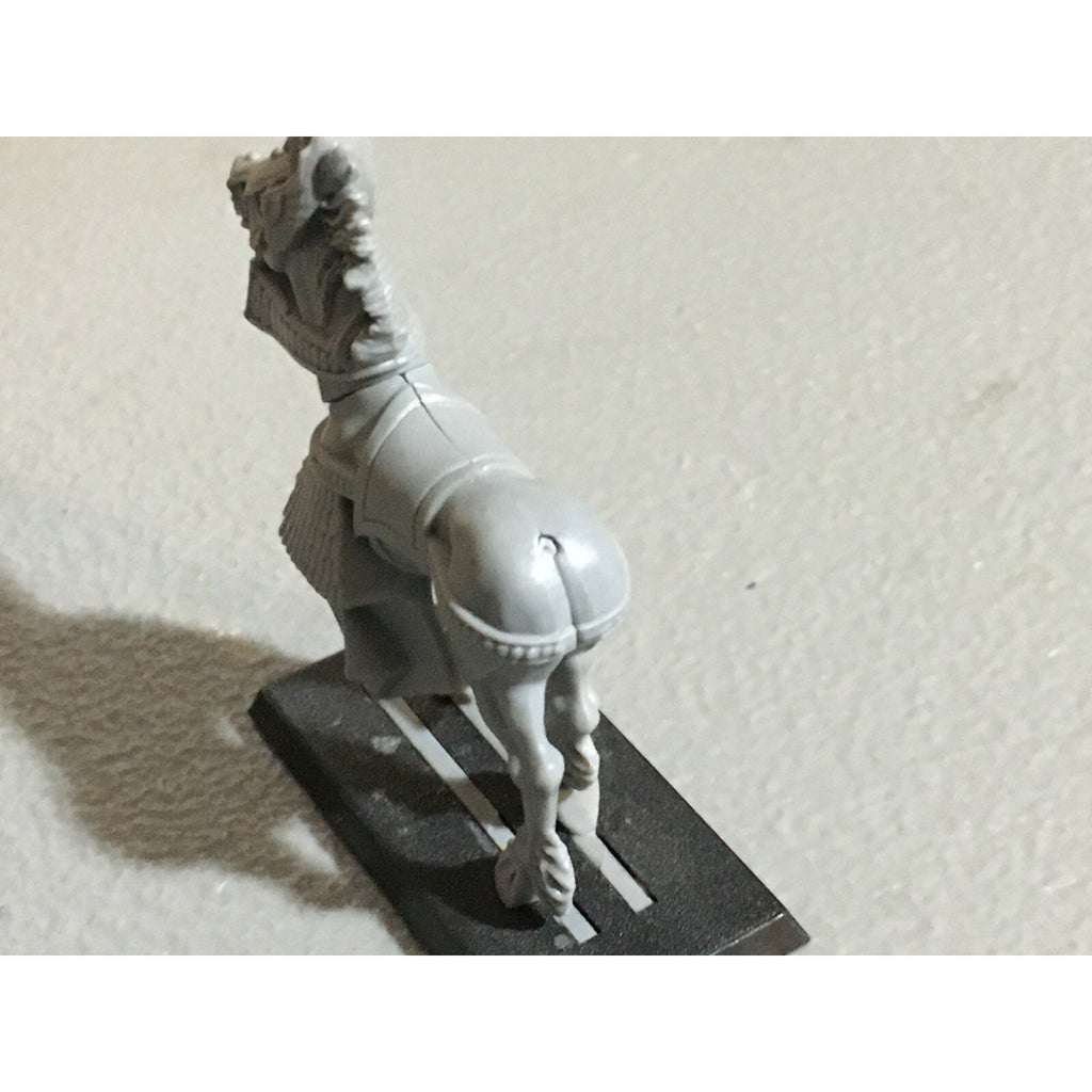 A23910 WARHAMMER FANTASY HIGH ELVES METAL MOUNTED CLASSIC MAGE MISS HAND TAIL