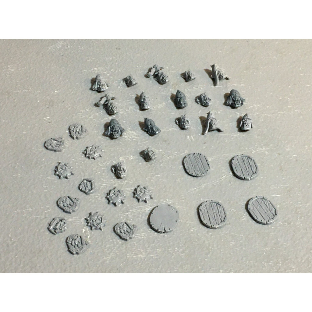 A23396 WARHAMMER FANTASY ORCS & GOBLINS BITS LOT ORC SHIELDS HEADS ICONS GW