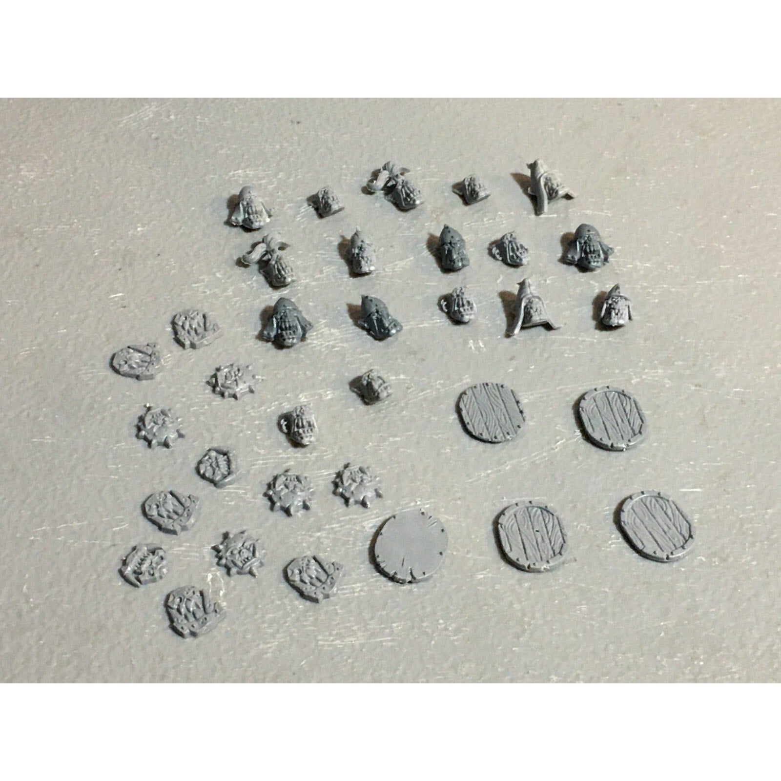 A23396 WARHAMMER FANTASY ORCS & GOBLINS BITS LOT ORC SHIELDS HEADS ICONS GW