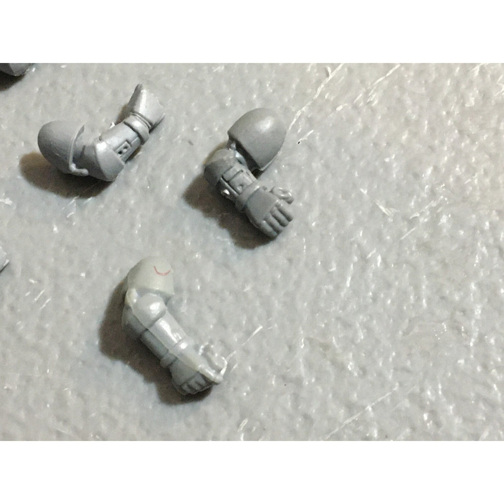 A22948 WARHAMMER 40K SPACE MARINES BITS LOT ARMS GAMES WORKSHOP GW