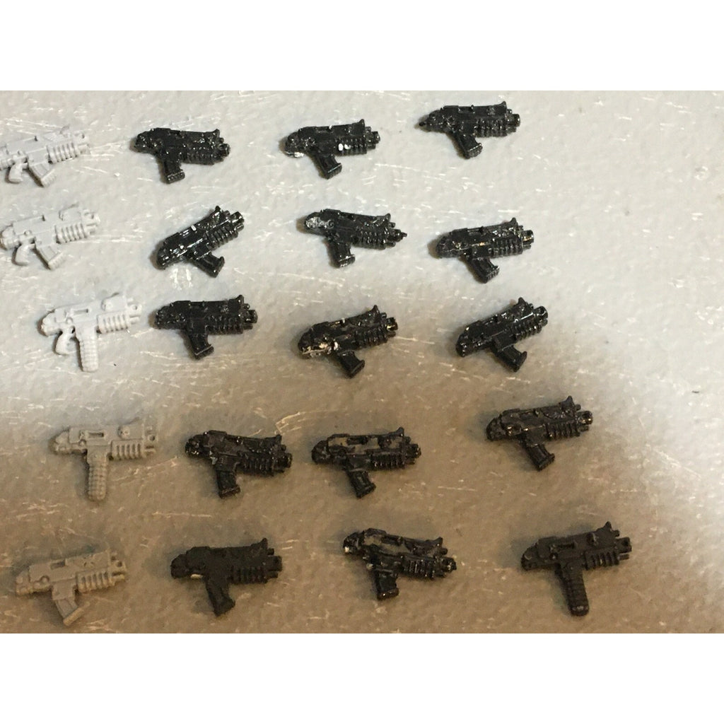 A22959 WARHAMMER 40K SPACE MARINES BITS LOT BOLTERS GAMES WORKSHOP GW