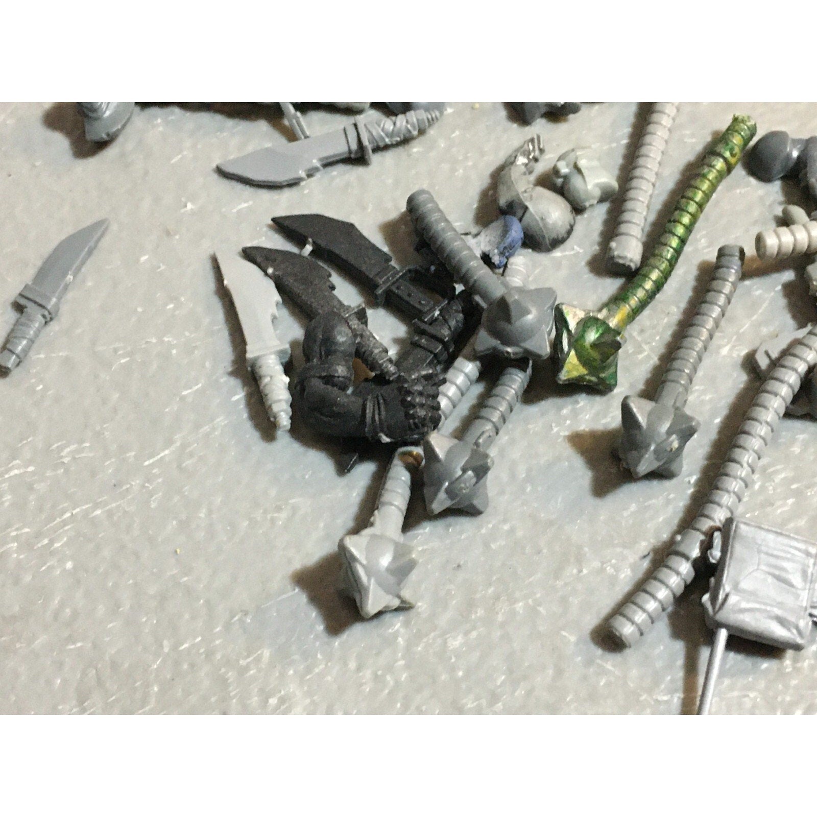 A23467 WARHAMMER 40K MIXED BITS LOT SPACE MARINES TAU ELDAR CHAOS GAMES WORKSHOP