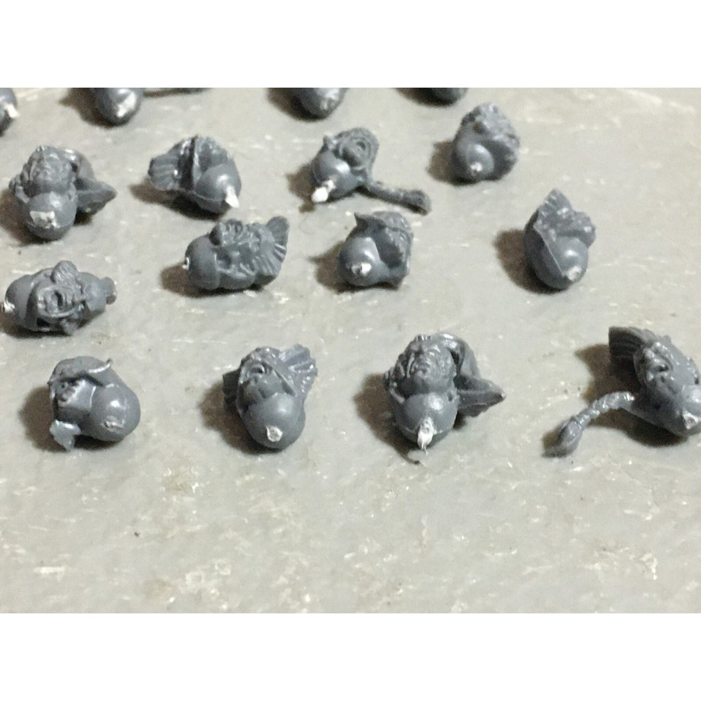 A22546 WARHAMMER 40K SPACE MARINES WOLVES BITS LOT HEADS GAMES WORKSHOP GW