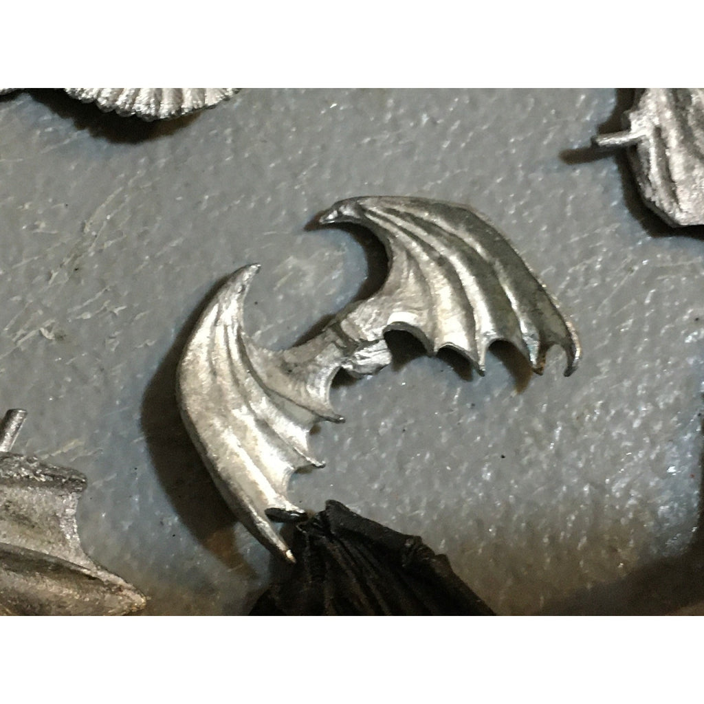 A32497 UNKNOWN METAL MINIATURES BITS LOT FANTASY WINGS DRAGON DEMON ANGEL