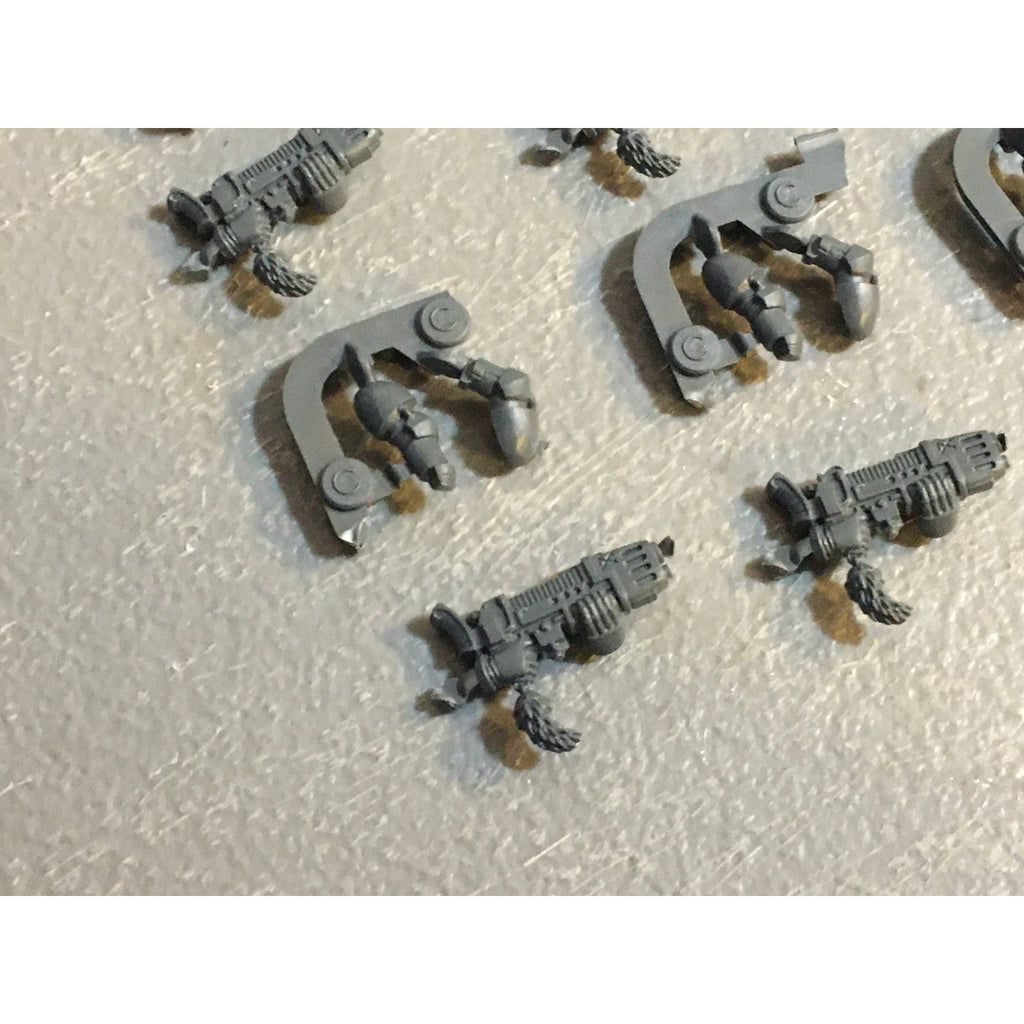 A29732 WARHAMMER 40K SPACE MARINES WOLVES BITS LOT PLAMSA GUNS W ARMS GW