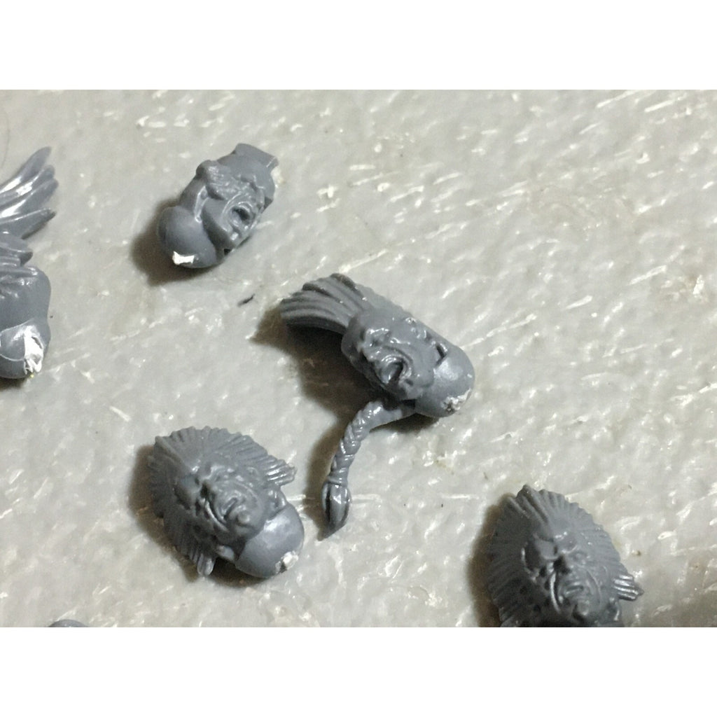 A22549 WARHAMMER 40K SPACE MARINES WOLVES BITS LOT HEADS GAMES WORKSHOP GW