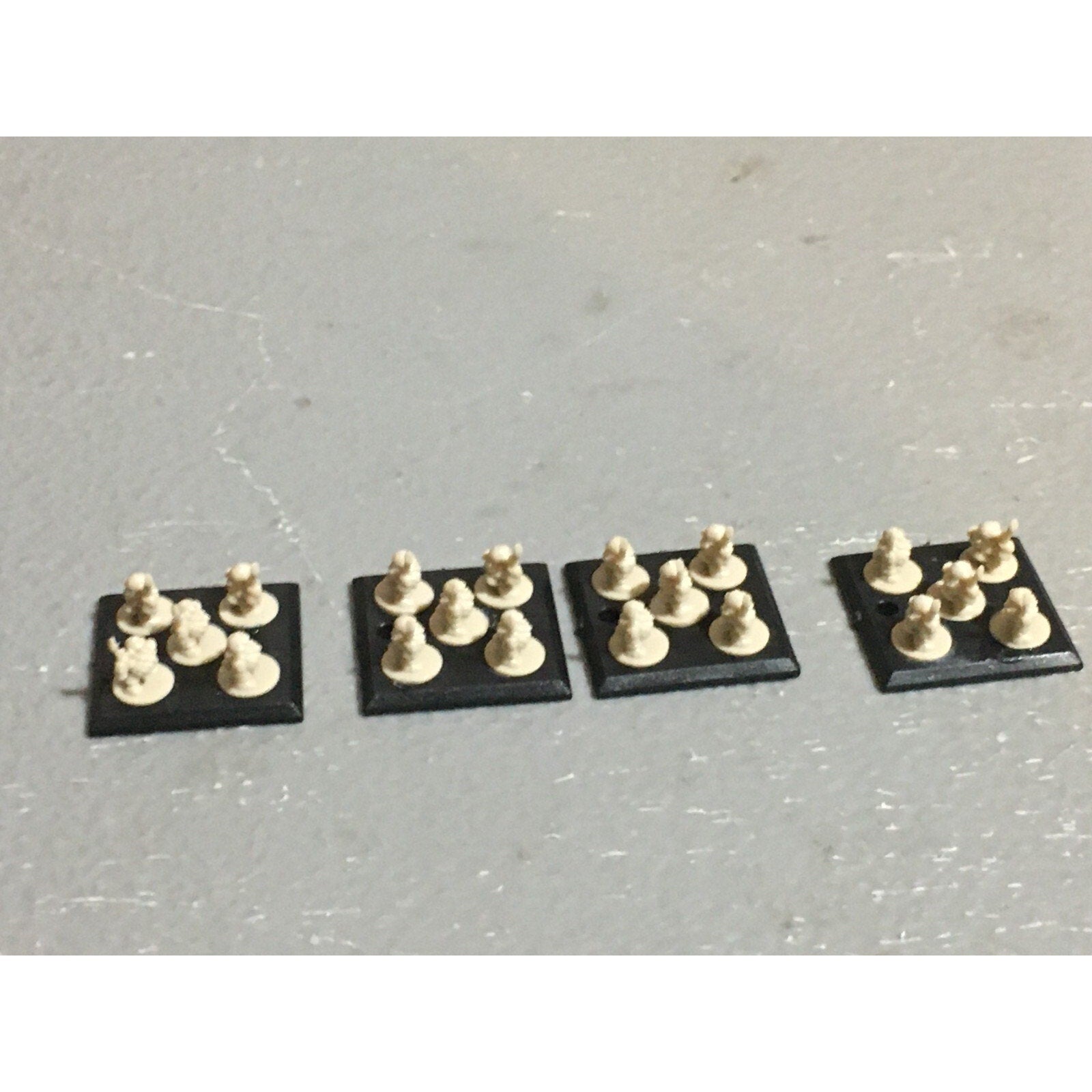 A16265 EPIC WARHAMMER 40K SPACE MARINES SQUATS WARRIORS 4 STANDS GW