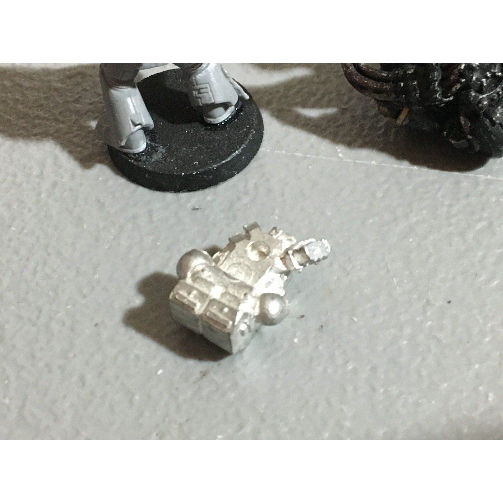 A21010 WARHAMMER 40K SPACE MARINES METAL DEVASTATORS MISS 1 ARM PLASTIC BODIES