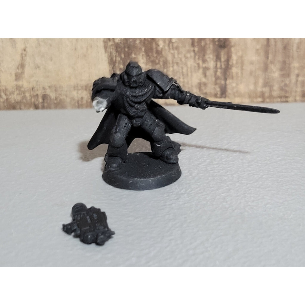 A18416 WARHAMMER 40K SPACE MARINES CAPTAIN LIEUTENANT POWER SWORD MISS BACKPACK