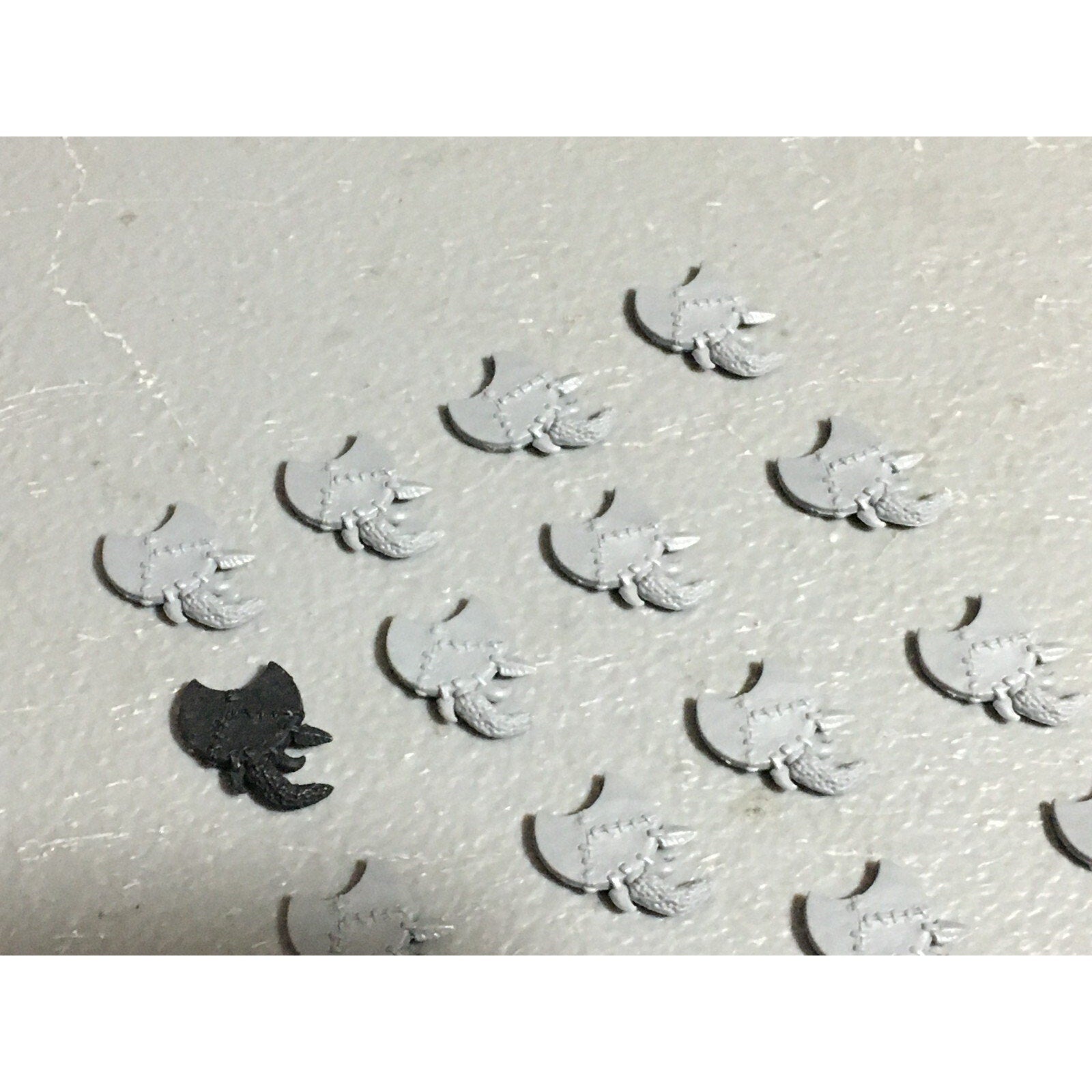 A22625 WARHAMMER FANTASY ORCS & GOBLINS BITS LOT GOBLIN SHIELD GAMES WORKSHOP GW