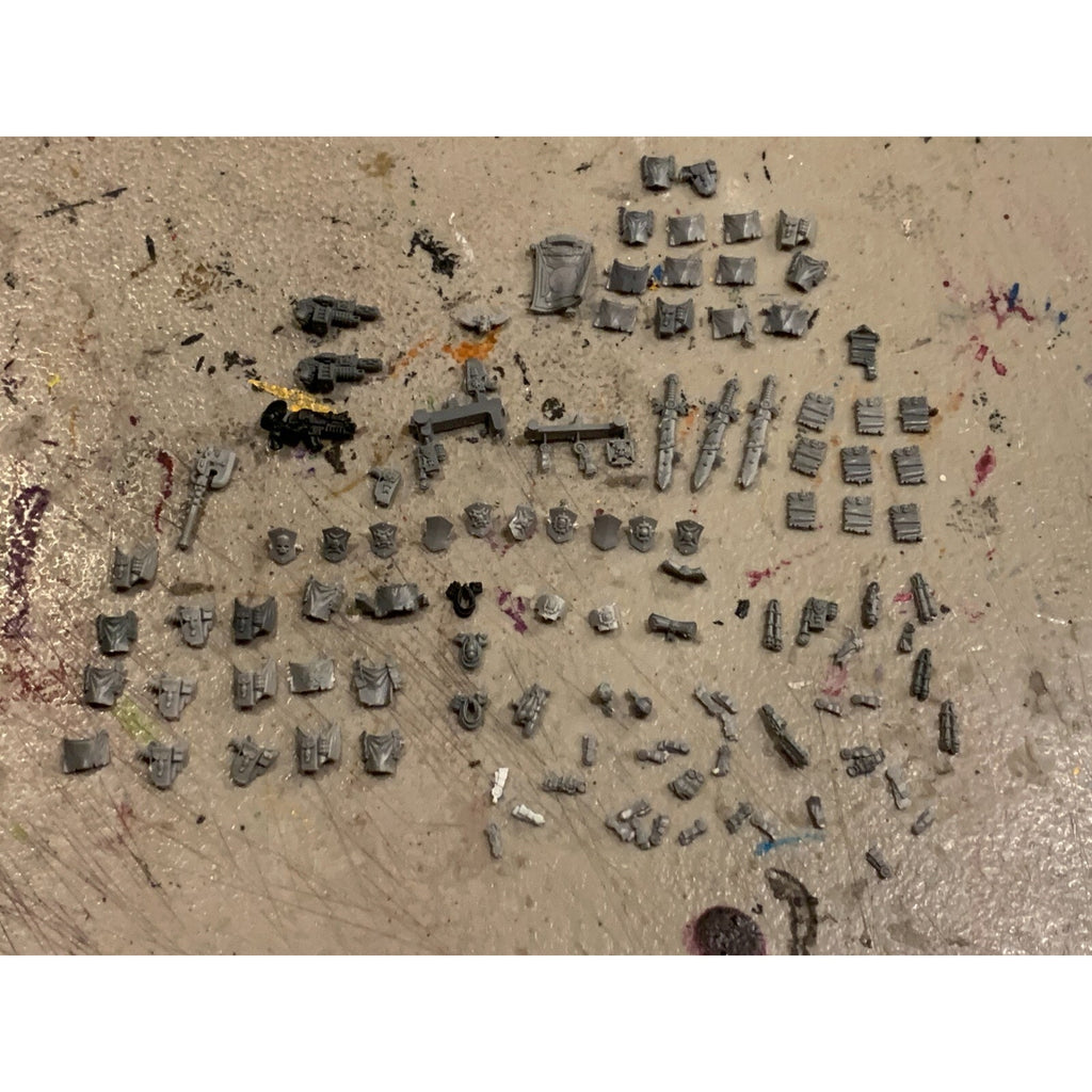 A23192 WARHAMMER 40K SPACE MARINES BITS LOT BLACK TEMPLARS OATHS SHIELD SWORD