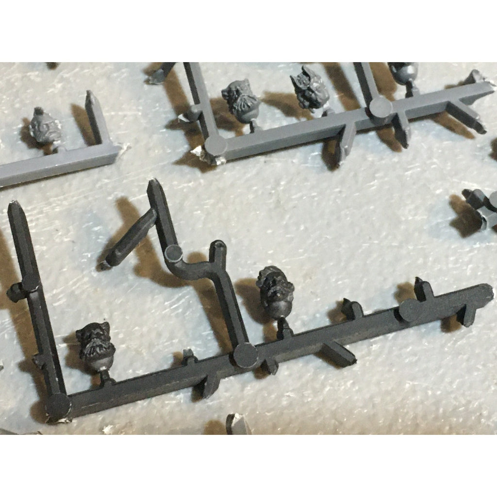 A24577B WARHAMMER 40K SPACE MARINES WOLVES BITS LOT HEADS 18 PK GAMES WORKSHOP