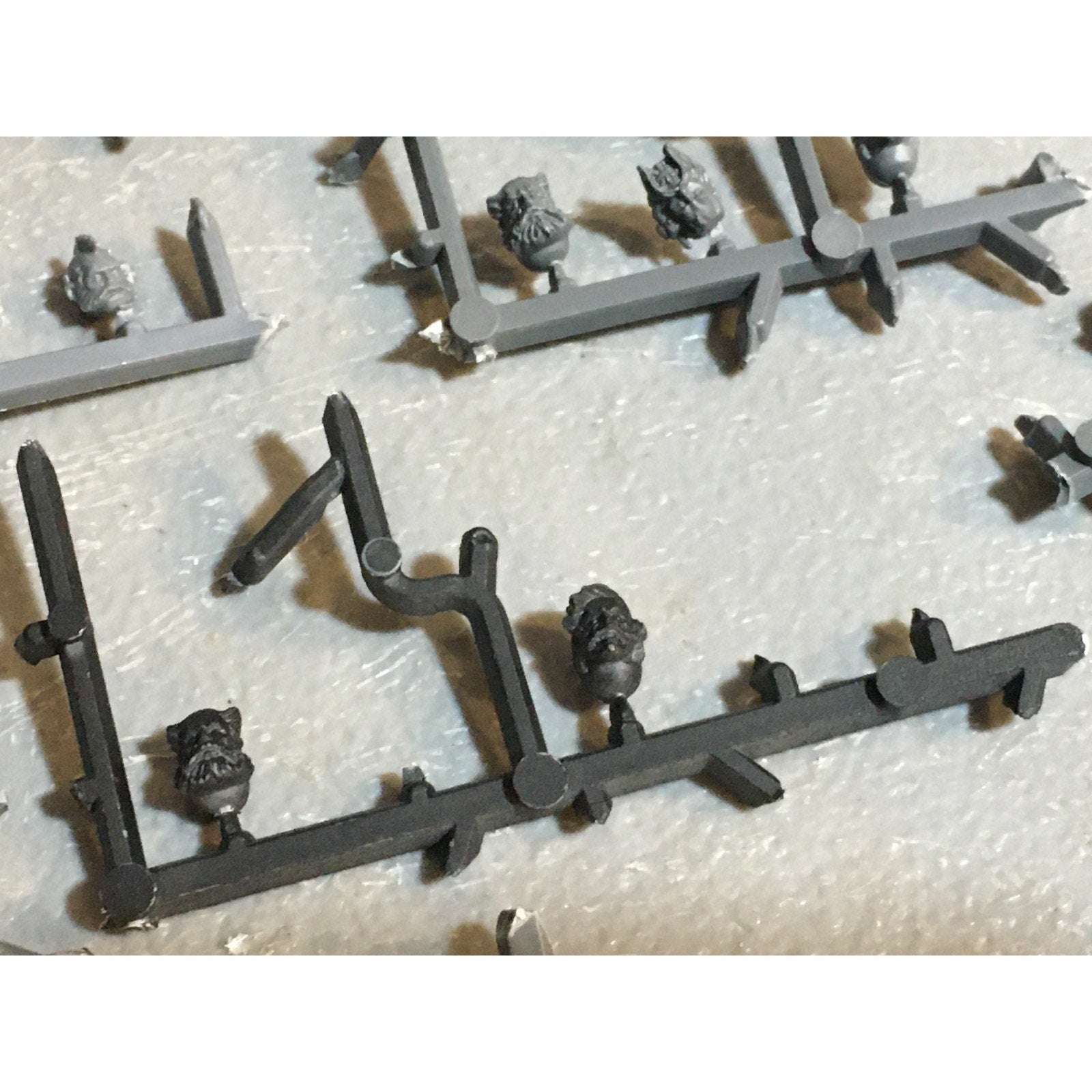 A24577B WARHAMMER 40K SPACE MARINES WOLVES BITS LOT HEADS 18 PK GAMES WORKSHOP