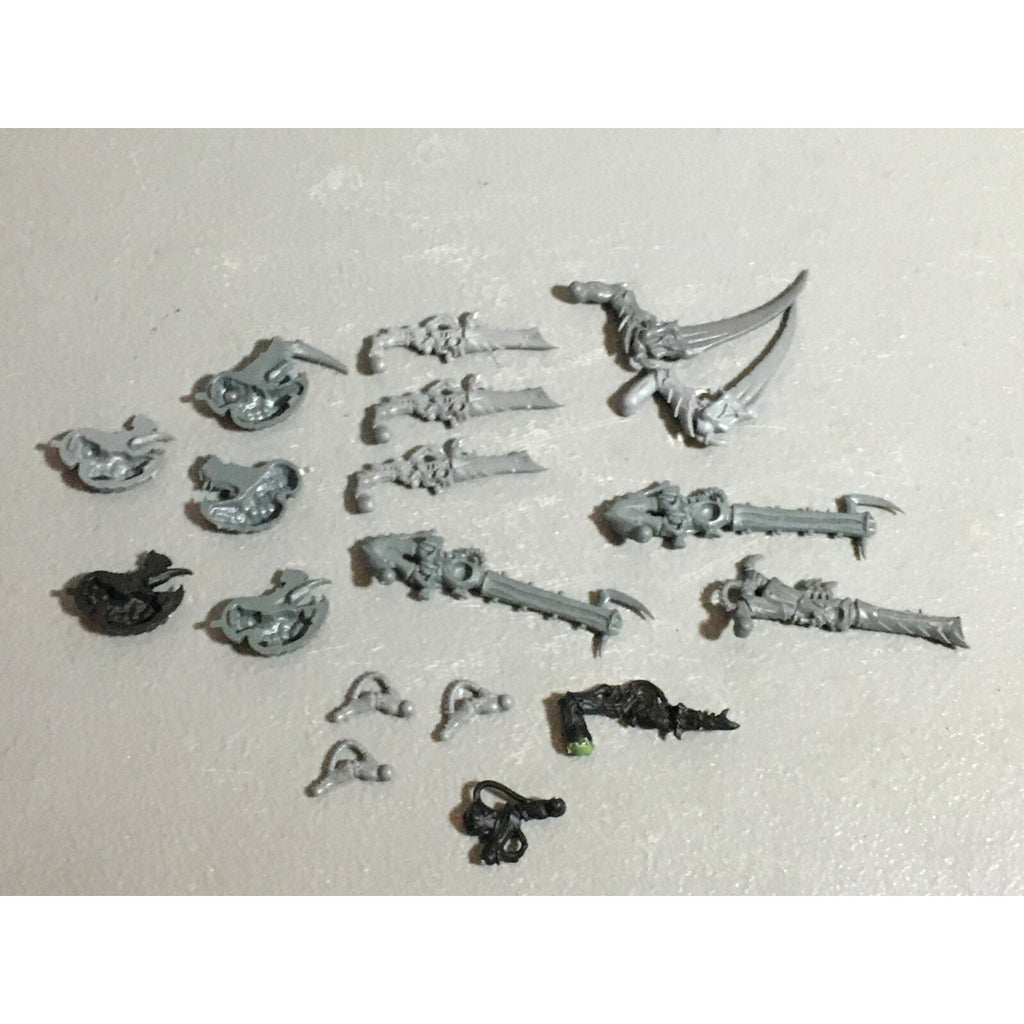 A22316 WARHAMMER 40K TYRANIDS BITS LOT MIXED GAMES WORKSHOP GW