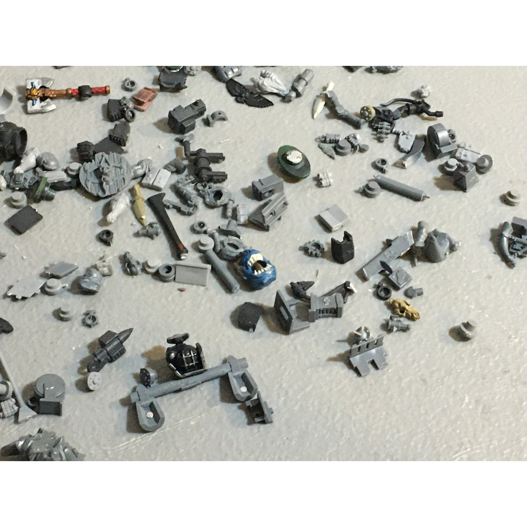 A33600 WARHAMMER FANTASY 40K MIXED BITS LOT SPACE MARINES ORKS CHAOS GW