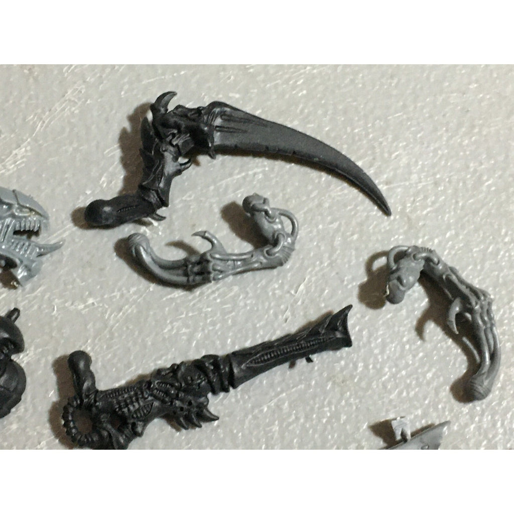 A22314 WARHAMMER 40K TYRANIDS BITS LOT MIXED GAMES WORKSHOP GW