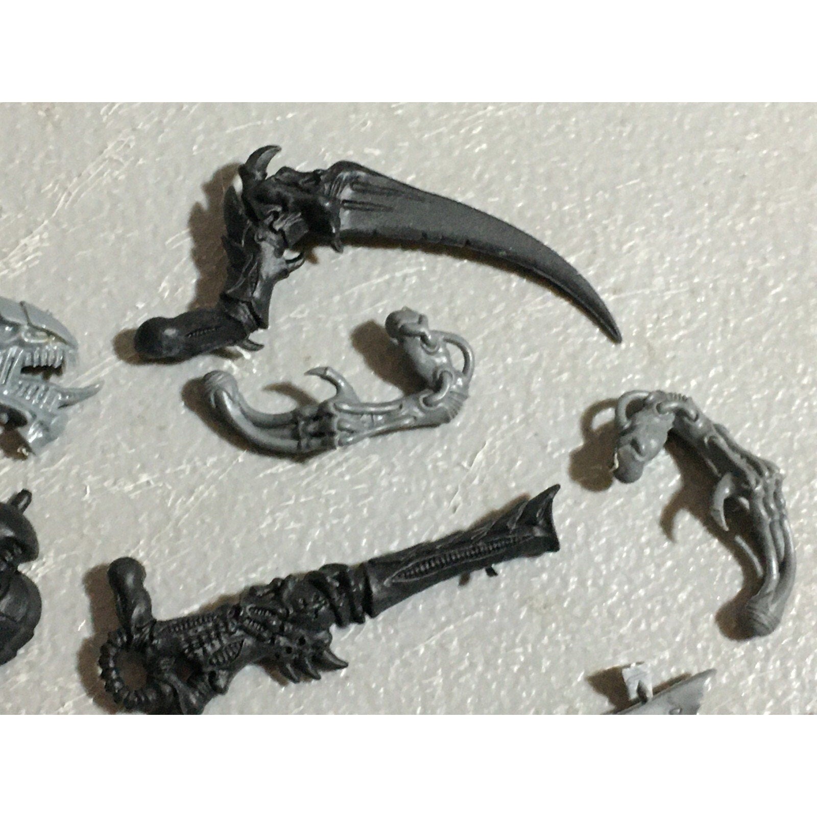 A22314 WARHAMMER 40K TYRANIDS BITS LOT MIXED GAMES WORKSHOP GW