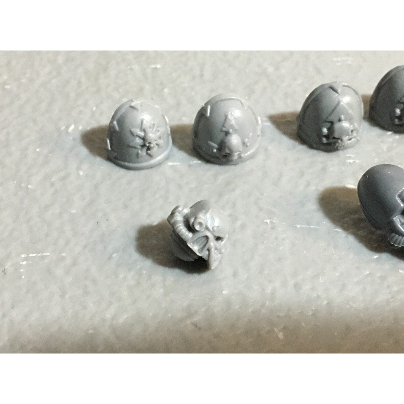 A23042 WARHAMMER 40K CHAOS SPACE MARINES BITS LOT MIXED ARMS GAMES WORKSHOP GW