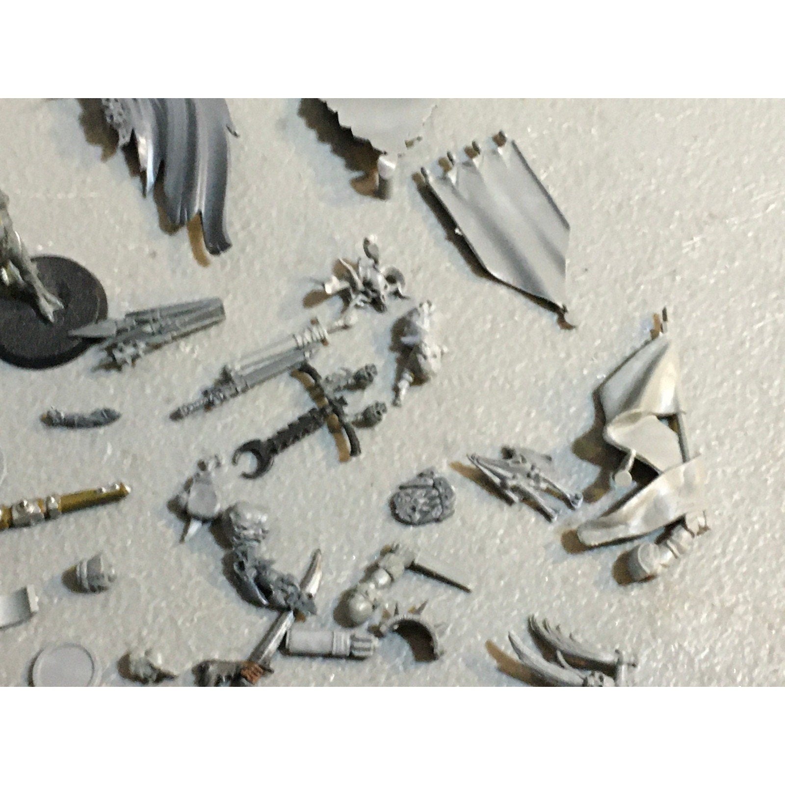 A29617 WARHAMMER FANTASY AOS MIXED BITS LOT BANNER SHIELD CLOAK GW