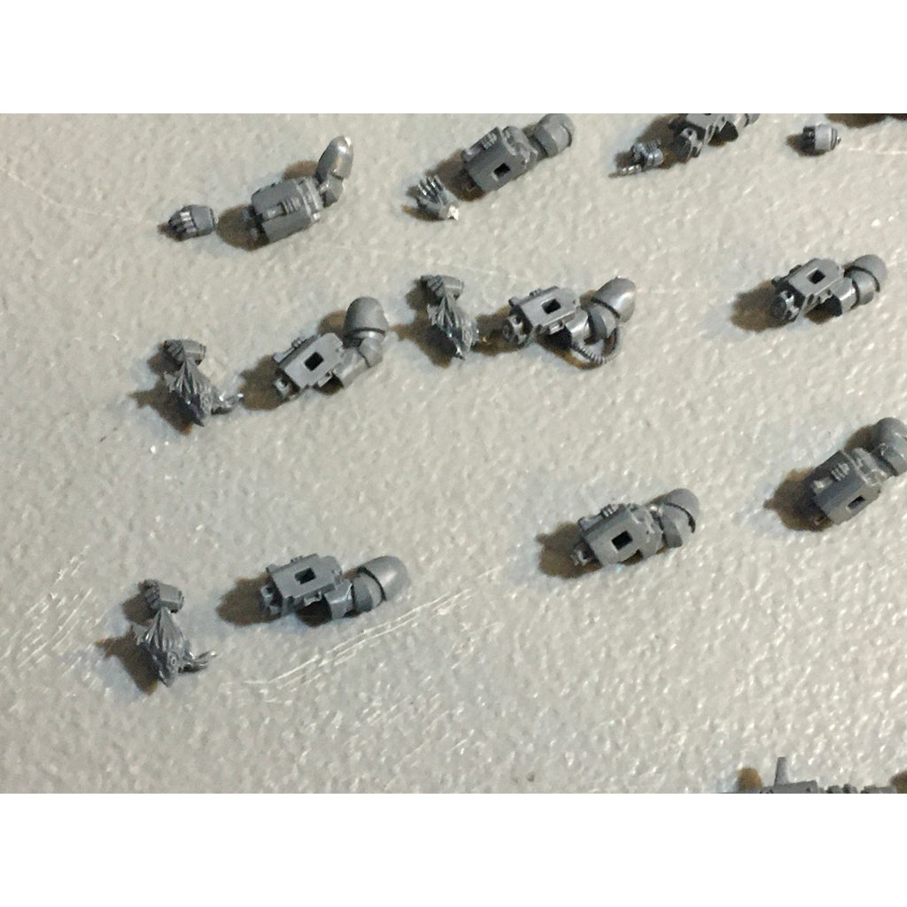A29906 WARHAMMER 40K GREY KNIGHTS BITS LOT STRIKE ARMS STORM BOLTER SWORD CANNON