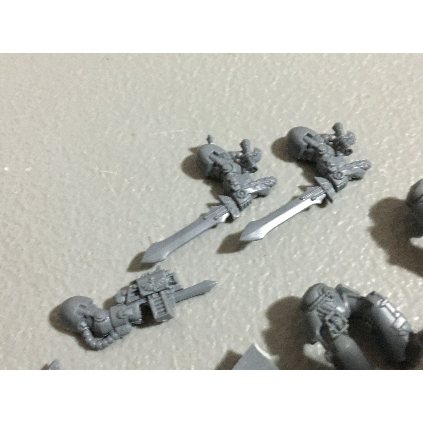 A19888 WARHAMMER 40K DARK ANGELS BITS LOT TERMINATOR LEGS SHOULDER PADS
