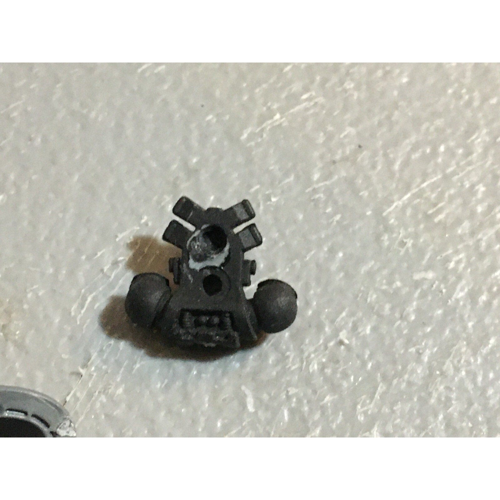 A23089 WARHAMMER 40K SPACE MARINES BITS LOT MIXED MISSILE TORSOS SHOULDERS GW