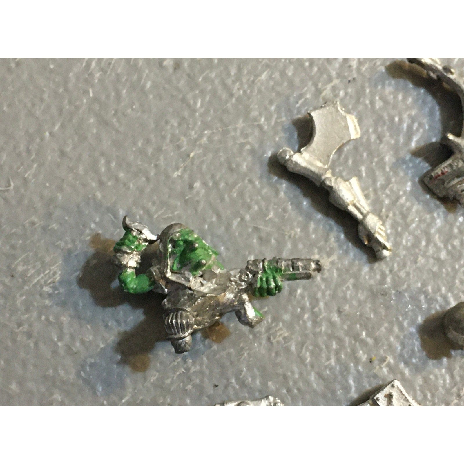 A32577 WARHAMMER 40K MIXED RANDOM BITS LOT ALL METAL POUCH HOLSTER GW