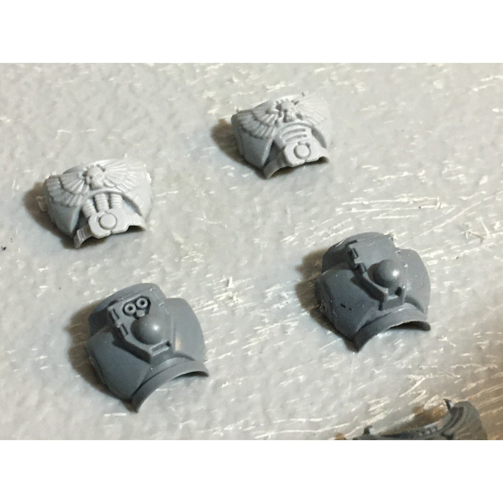 A22961 WARHAMMER 40K SPACE MARINES BITS LOT TORSOS FRONT BACK PLASMA PISTOL GW