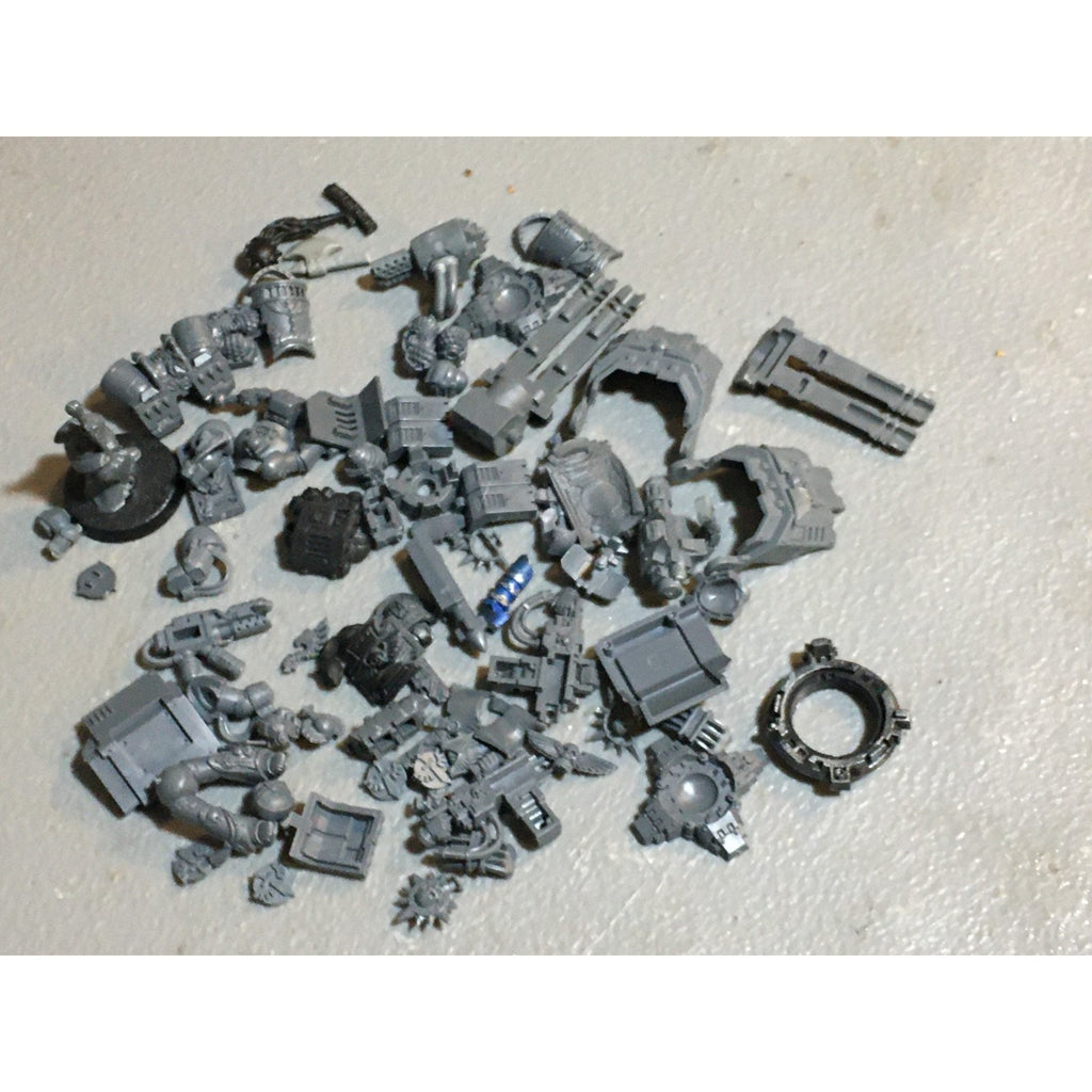 A26712 WARHAMMER 40K SPACE MARINES BITS LOT MIXED DREADNOUGHT DARK ANGELS OTHER