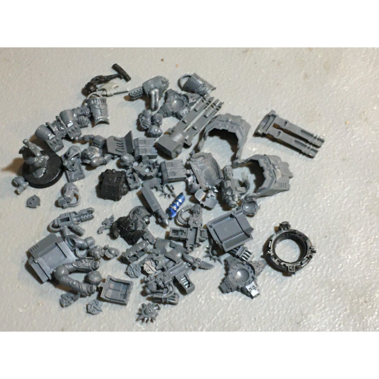 A26712 WARHAMMER 40K SPACE MARINES BITS LOT MIXED DREADNOUGHT DARK ANGELS OTHER