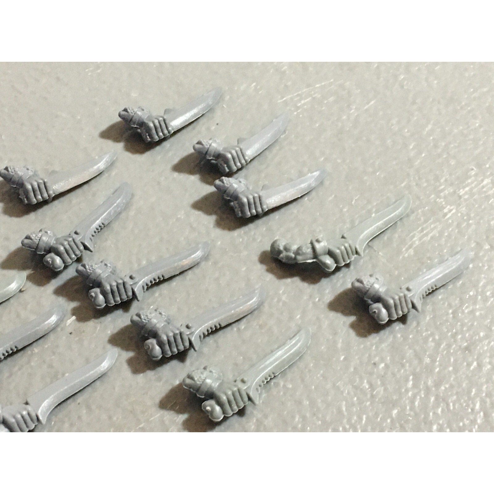 A22298 WARHAMMER FANTASY SKAVEN BITS LOT SWORD ARMS GAMES WORKSHOP GW